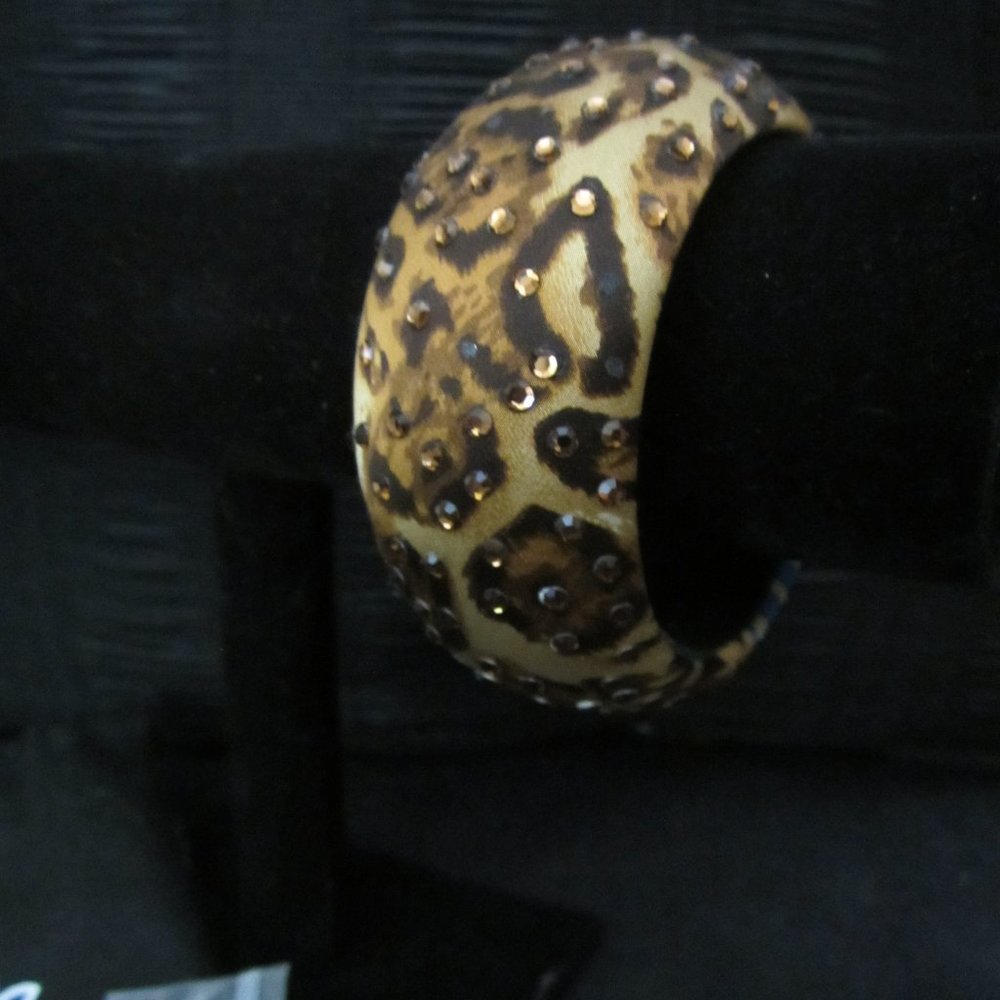 Satin Covered Fixed Bangal Leopard Print By Cache - image 2